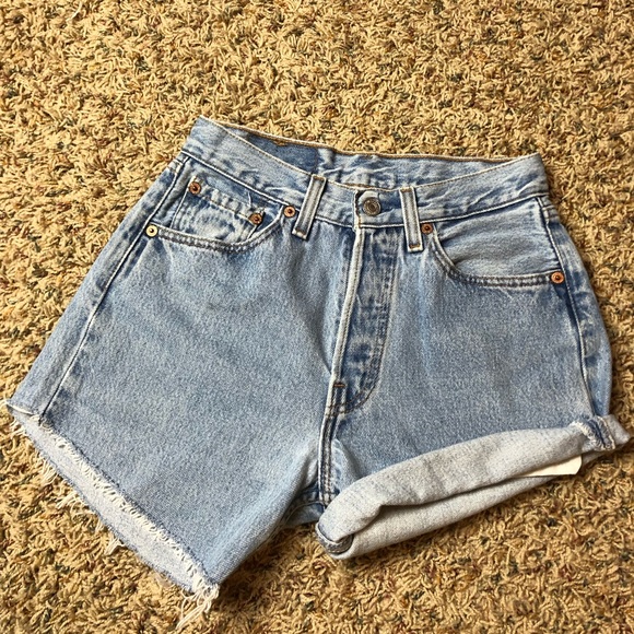 Vintage Levis frayed hem shorts size 23/24” - Picture 4 of 7